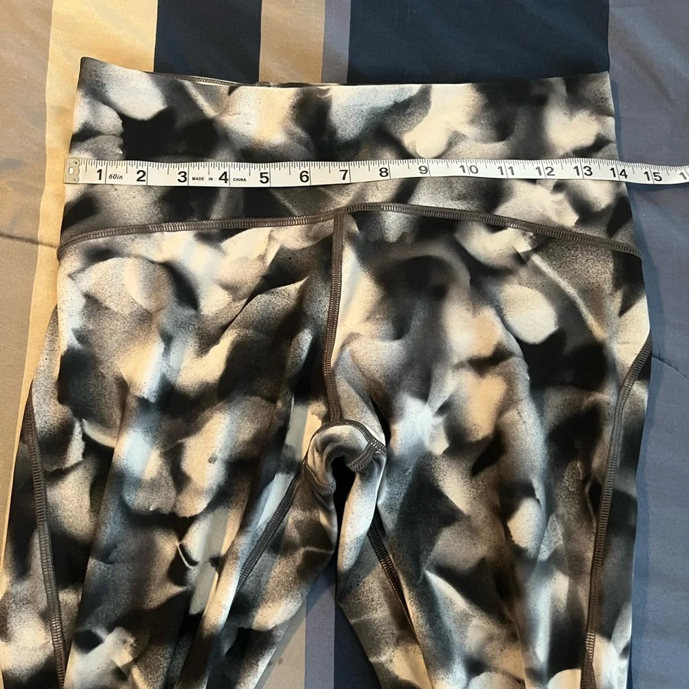 🍋LIKE NEW Lululemon Train Times 25” - Blush Blossom Alpine White Black - Sz 8 - Picture 11 of 15
